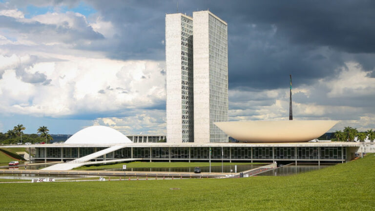 Quando o patrimonialismo se disfarça de justiça social